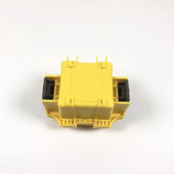 Brand New Invicta Single Slot Resistant Yellow Collector Diver Case Watch Box - Picture 5 of 7